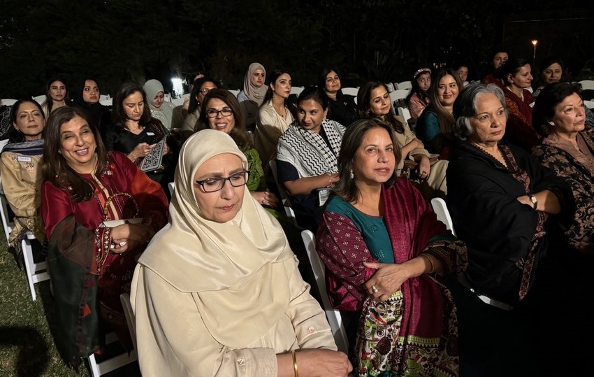 A group of people sitting in chairs

Description automatically generated