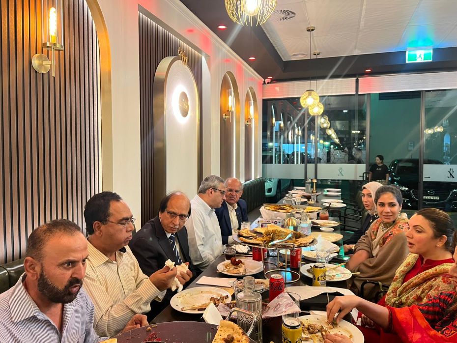 A group of people sitting at a table eating food

AI-generated content may be incorrect.