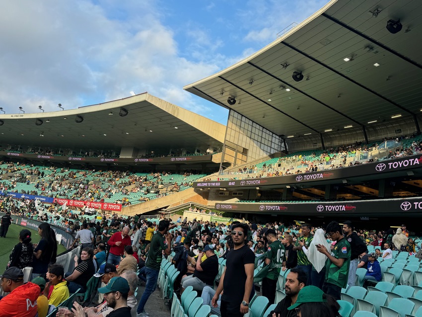 A crowd of people in a stadium

Description automatically generated