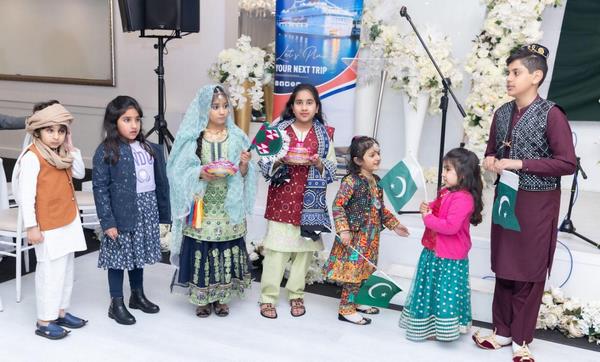 A group of young girls wearing traditional clothing

Description automatically generated