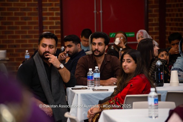 A group of people sitting at tables

AI-generated content may be incorrect.