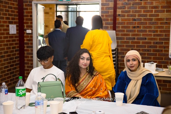 A group of people sitting at a table

AI-generated content may be incorrect.