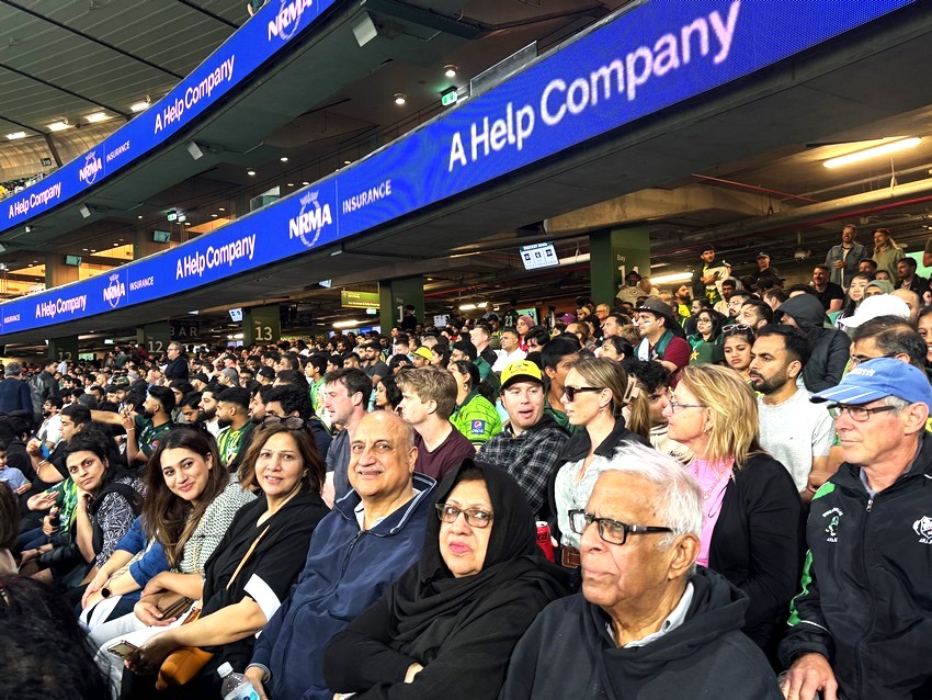 A group of people sitting in a stadium

Description automatically generated